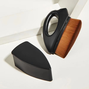 Pincel Para Base/BB Cream em Formato de Ferro